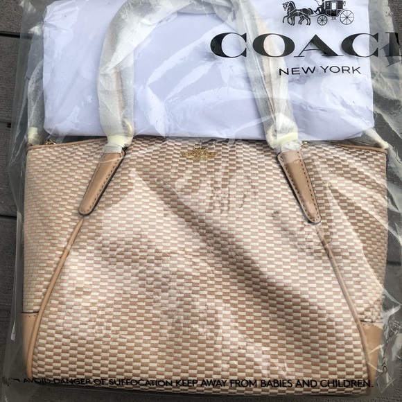 ❌SOLD❌ 🆕🌸🌼COACH MINI KELSEY SATCHEL🌸🌼 - Picture 3 of 7